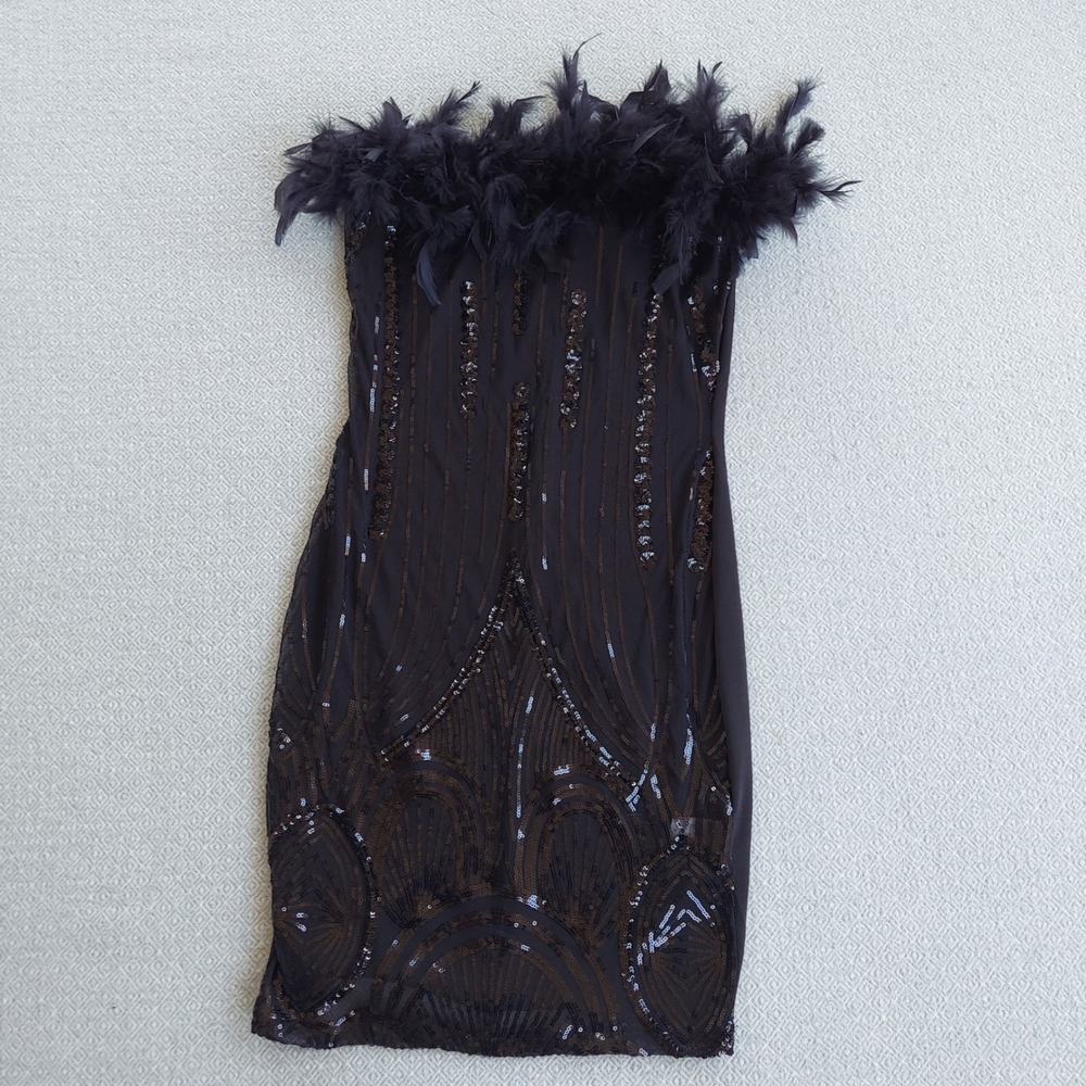 Posh by V Sequin Mini Dress Womens Large‎ Black Feather Trim Strapless Bodycon